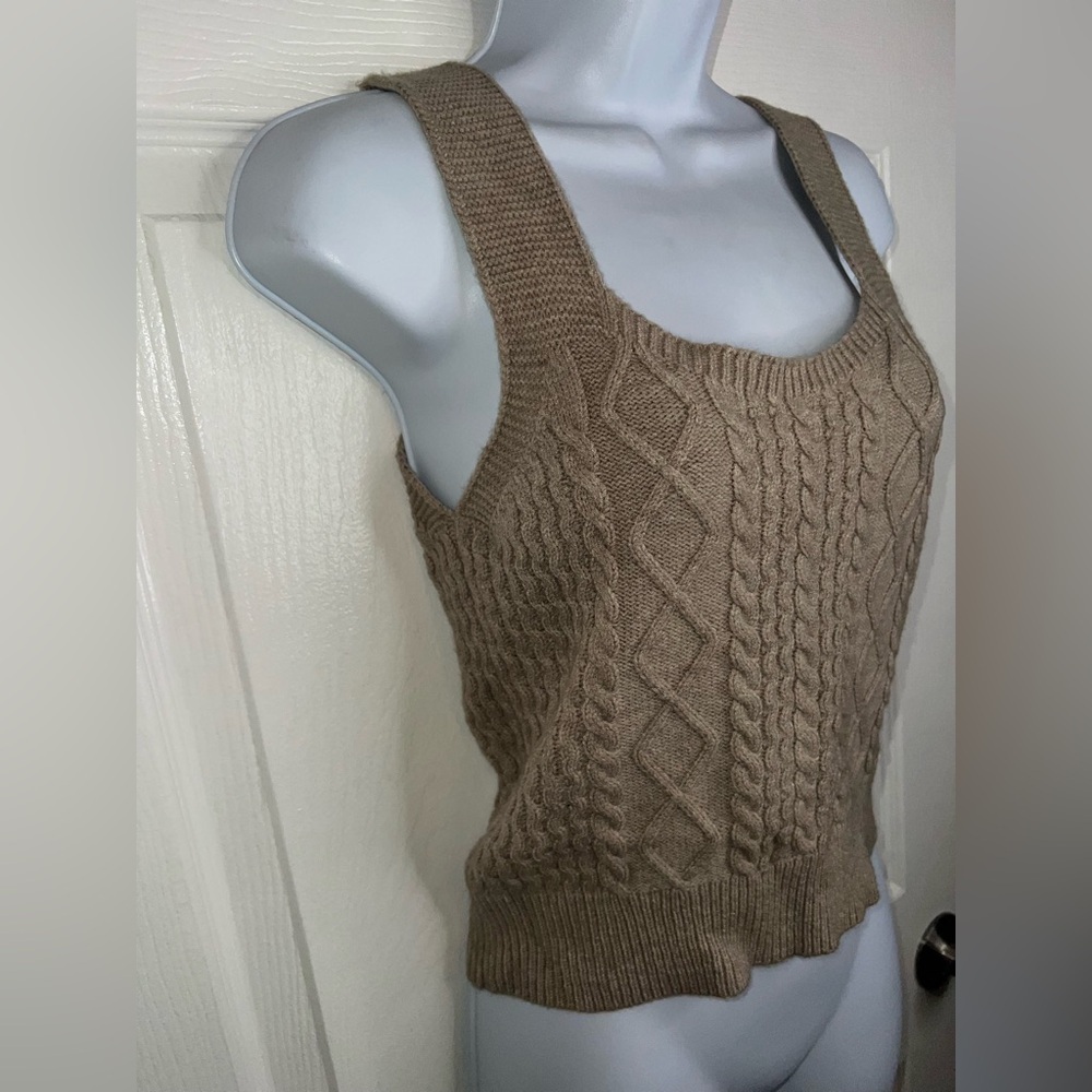 Cotton Emporium Women’s Medium Tan Acrylic Cable Knit Sleeveless Sweater Top M - Picture 5 of 14